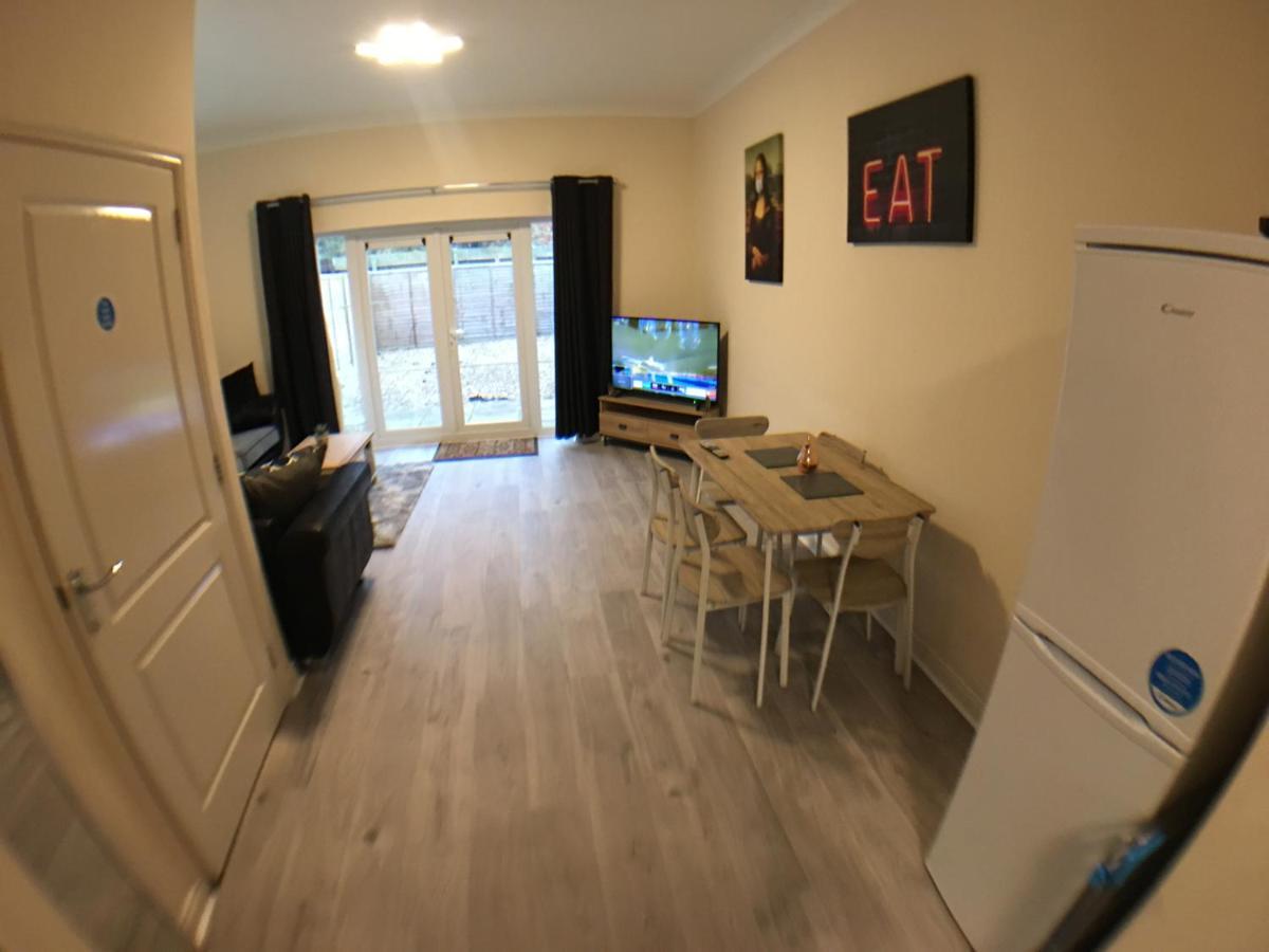 Very Large House, 6 Beds, 4 Bedrooms, 3 Bathrooms, 5 Smart Tv'S & Van Parking بوسطن المظهر الخارجي الصورة