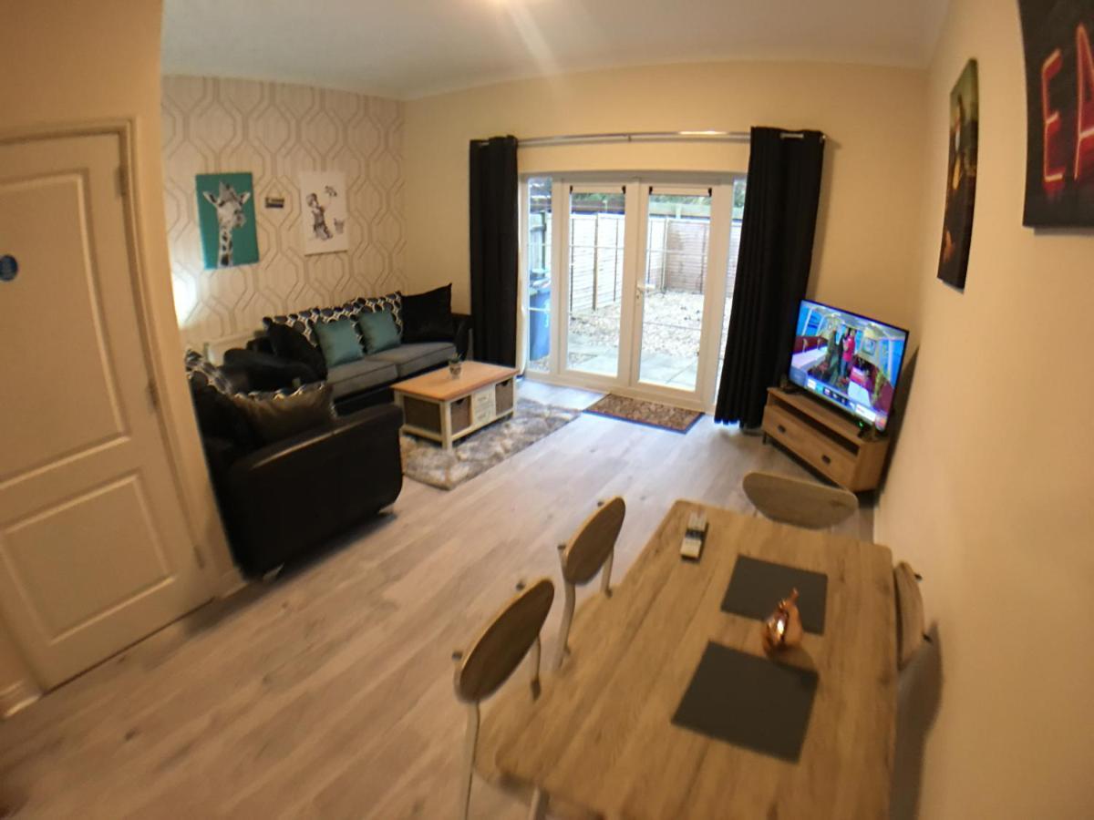 Very Large House, 6 Beds, 4 Bedrooms, 3 Bathrooms, 5 Smart Tv'S & Van Parking بوسطن المظهر الخارجي الصورة